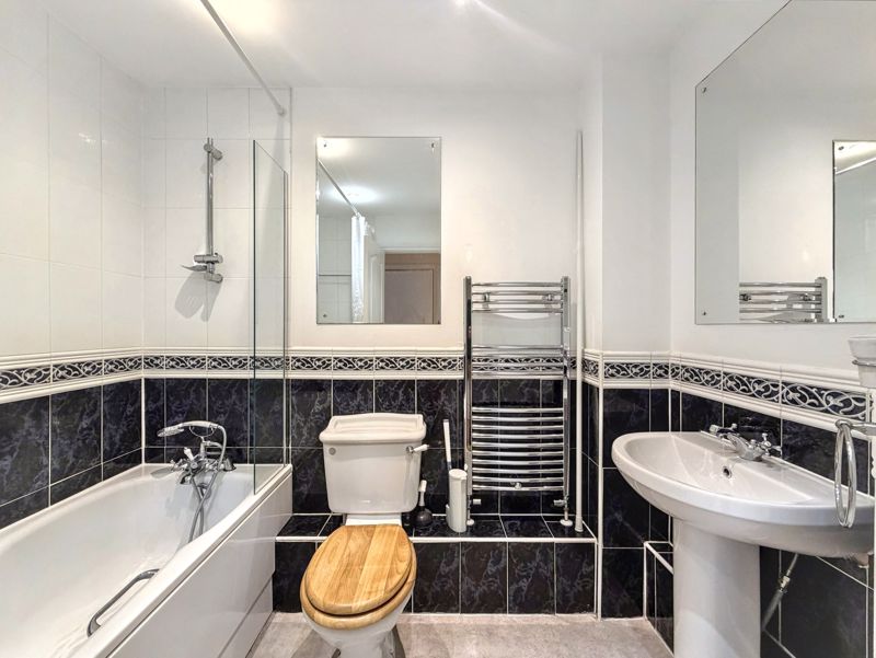 Family Bathroom- click for photo gallery